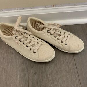 Taos Footwear Cream Sneakers